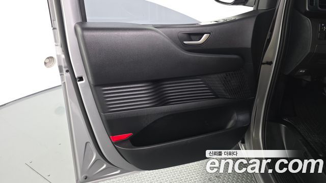 Hyundai Staria 2025 — photo 14