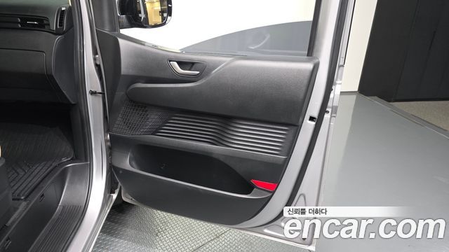Hyundai Staria 2025 — photo 15
