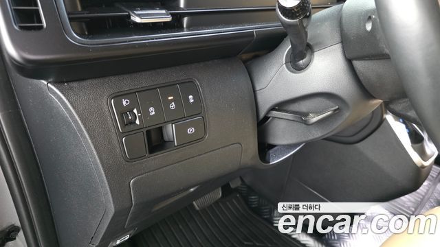 Hyundai Staria 2025 — photo 28