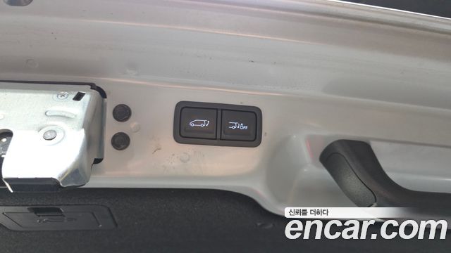 Hyundai Staria 2025 — photo 32