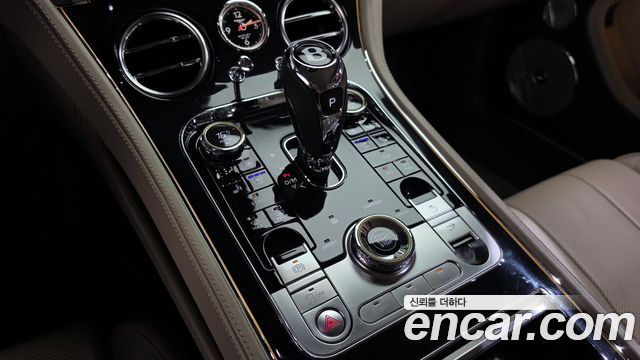 Bentley Continental 2019 — photo 12