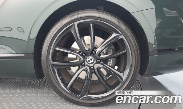 Bentley Continental 2019 — photo 7