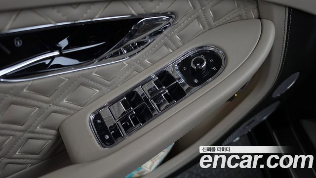Bentley Continental 2019 — photo 33