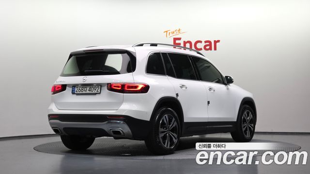 Mercedes-Benz GLB-Class 2022 — photo 2