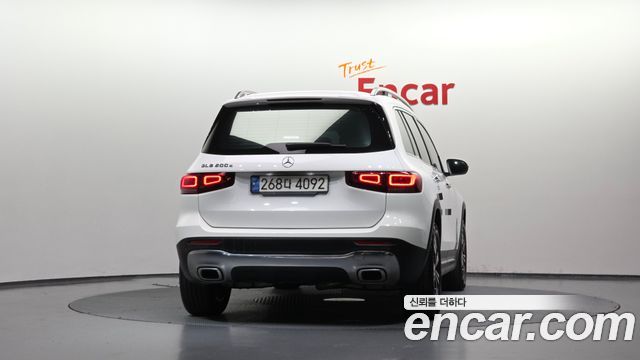 Mercedes-Benz GLB-Class 2022 — photo 4