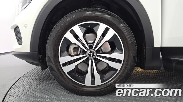Mercedes-Benz GLB-Class 2022 — photo 5