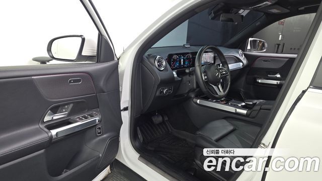 Mercedes-Benz GLB-Class 2022 — photo 10