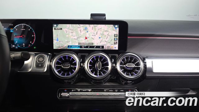 Mercedes-Benz GLB-Class 2022 — photo 14