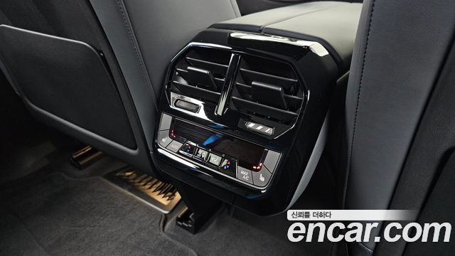 BMW iX 2022 — photo 19