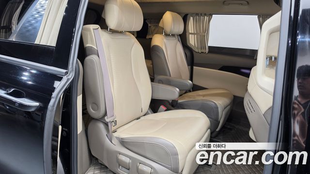 Kia Canival 2021 — photo 17