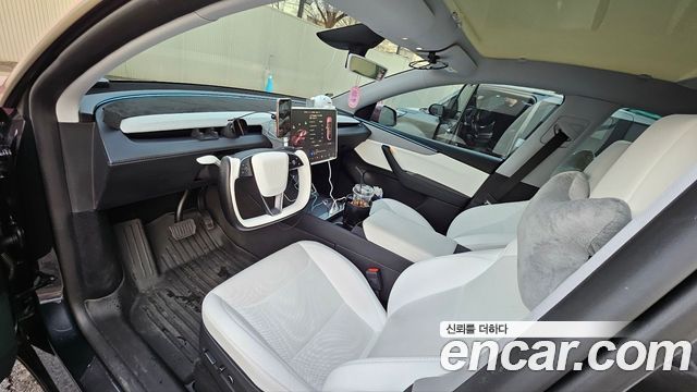 Tesla Model Y 2025 — photo 8