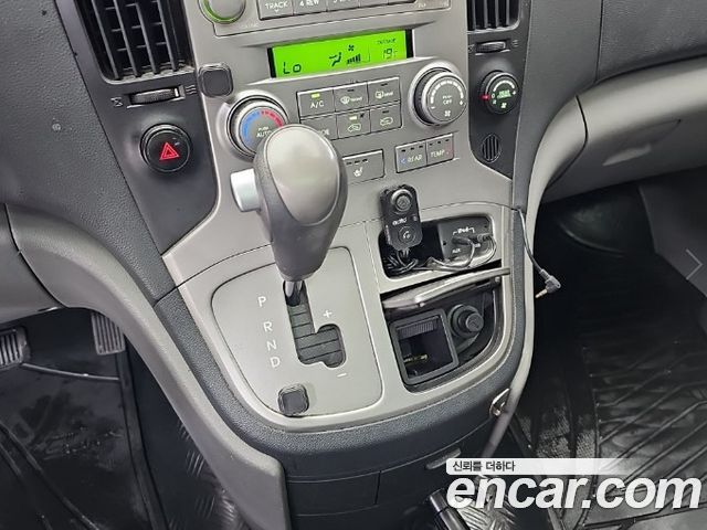 Hyundai Starex 2013 — photo 8