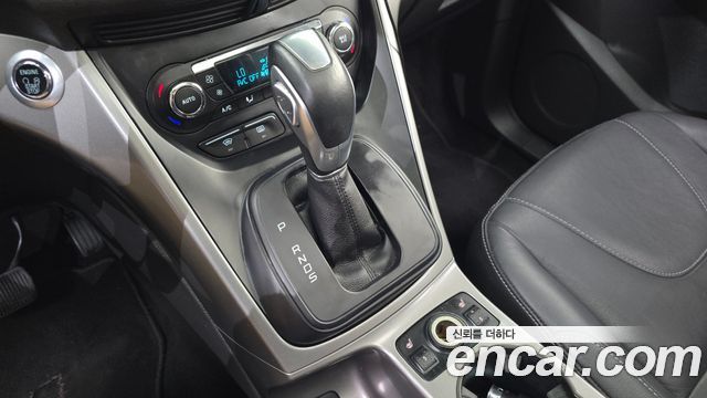 Ford Kuga 2016 — photo 12