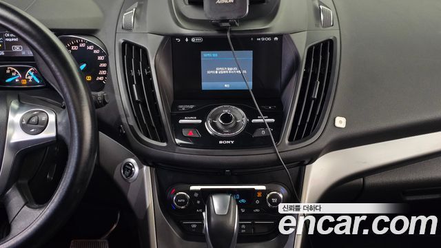 Ford Kuga 2016 — photo 18