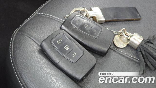 Ford Kuga 2016 — photo 22