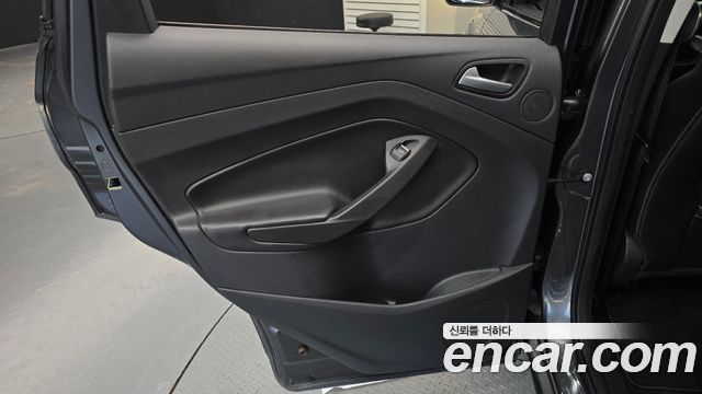 Ford Kuga 2016 — photo 15