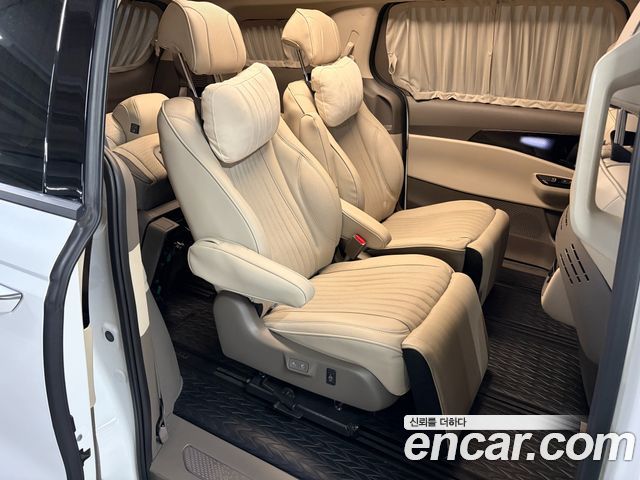 Kia Canival 2023 — photo 9