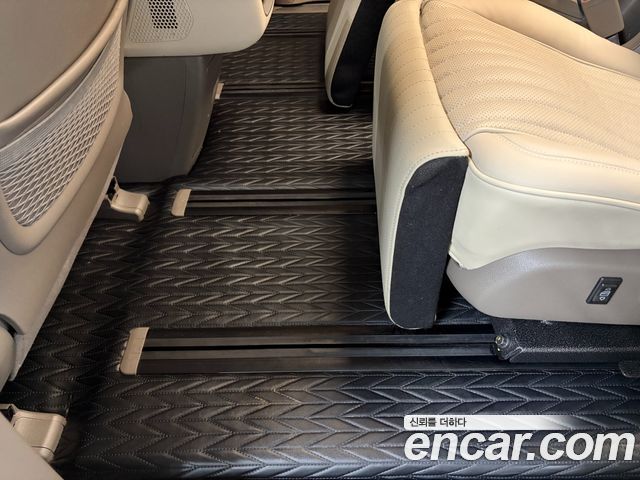 Kia Canival 2023 — photo 10