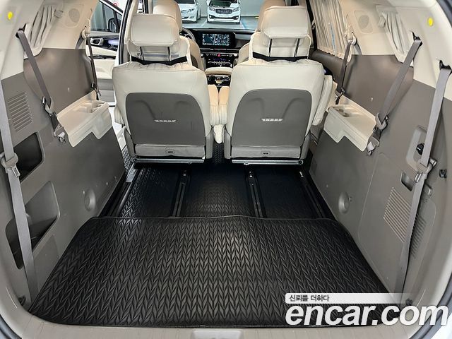 Kia Canival 2023 — photo 17
