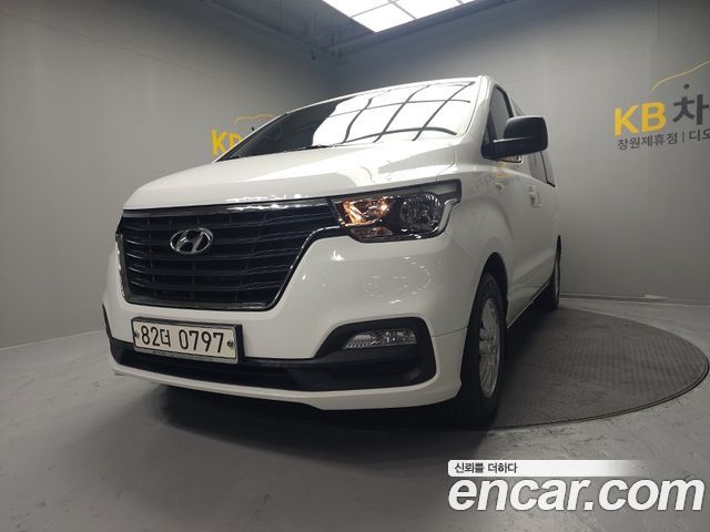 Hyundai Starex 2021 — photo 1
