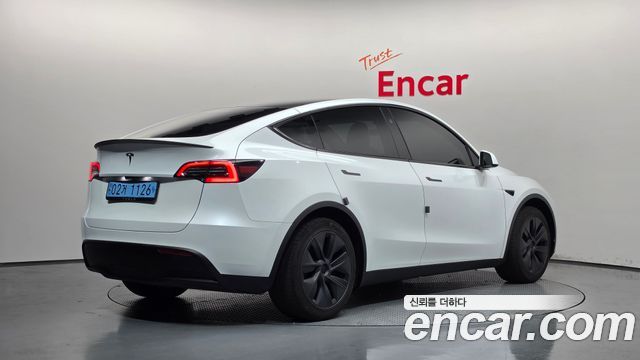 Tesla Model Y 2024 — photo 2