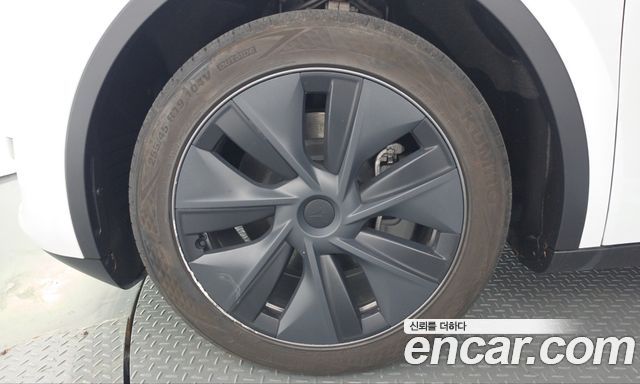 Tesla Model Y 2024 — photo 5