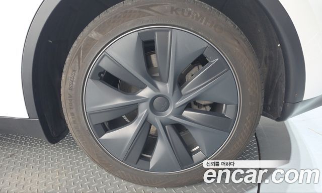 Tesla Model Y 2024 — photo 7