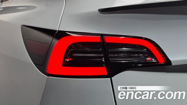 Tesla Model Y 2024 — photo 9