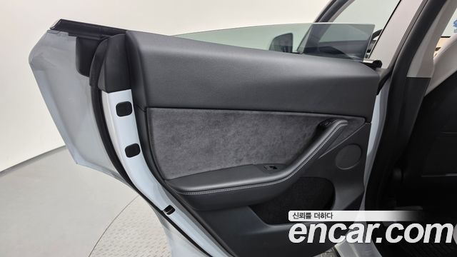 Tesla Model Y 2024 — photo 15