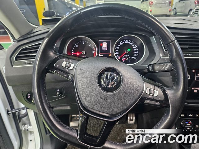 Volkswagen Tiguan 2020 — photo 12