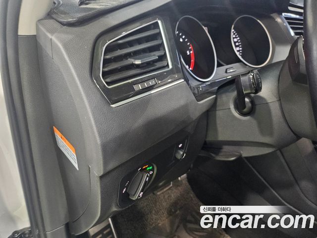 Volkswagen Tiguan 2020 — photo 16