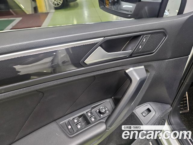 Volkswagen Tiguan 2020 — photo 17
