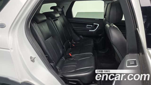 Land Rover Discovery Sport 2017 — photo 12
