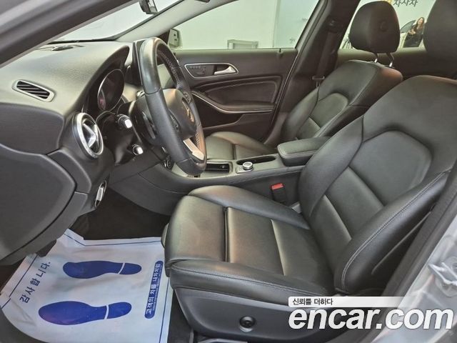 Mercedes-Benz GLA-Class 2016 — photo 11