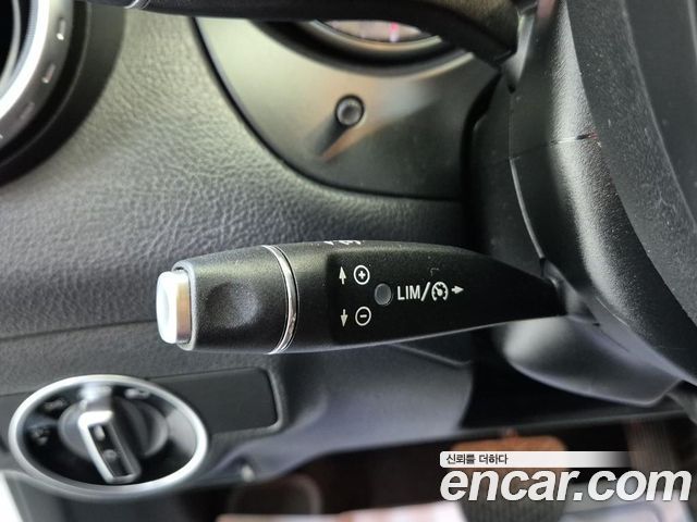 Mercedes-Benz GLA-Class 2016 — photo 12
