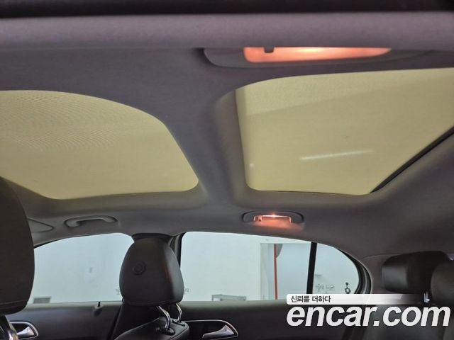 Mercedes-Benz GLA-Class 2016 — photo 14