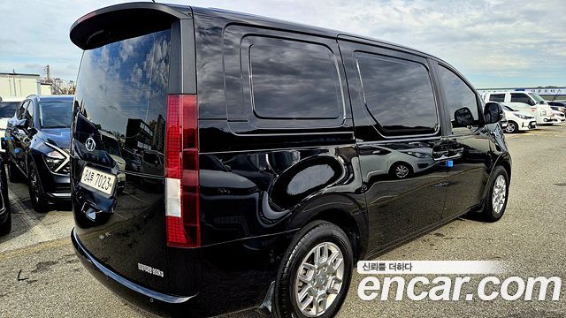 Hyundai Staria 2022 — photo 2