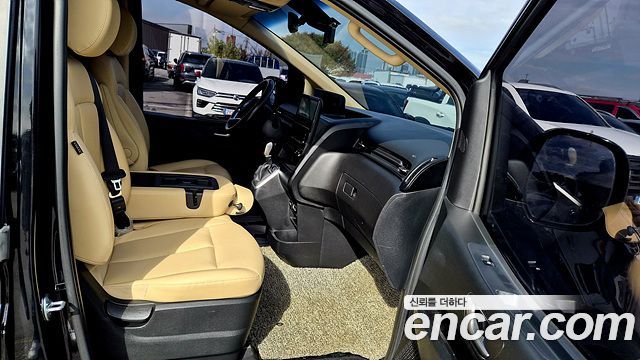 Hyundai Staria 2022 — photo 11