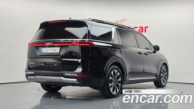 Kia Canival 2023 — photo 2