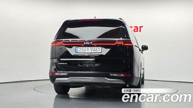 Kia Canival 2023 — photo 4