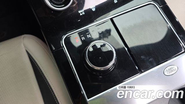 Land Rover Range Rover Velar 2019 — photo 9