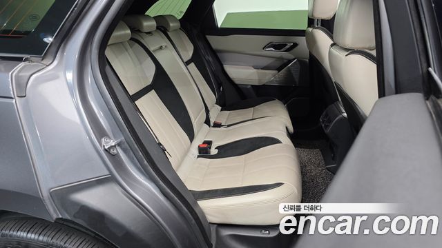 Land Rover Range Rover Velar 2019 — photo 12
