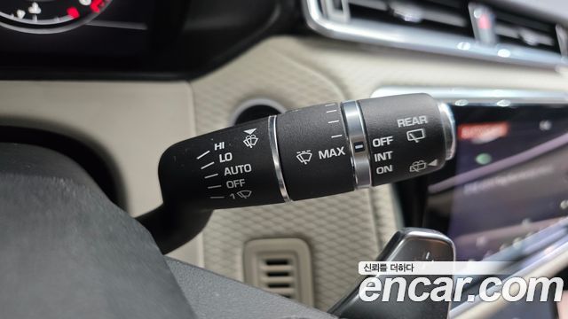 Land Rover Range Rover Velar 2019 — photo 18