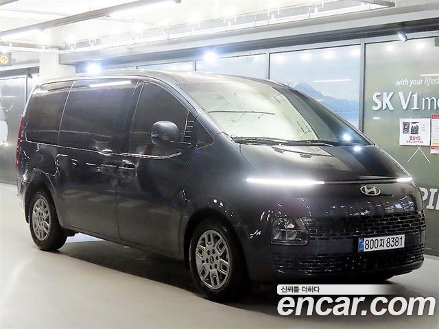 Hyundai Staria 2025 — photo 1