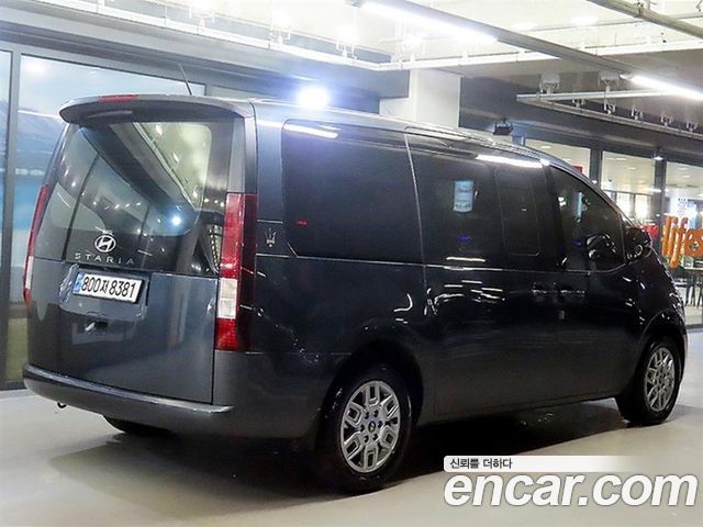 Hyundai Staria 2025 — photo 2