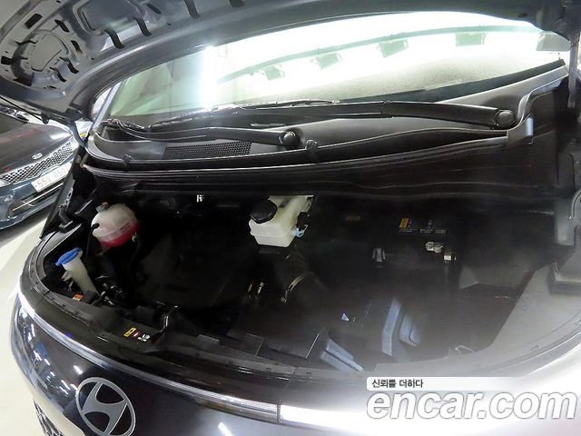 Hyundai Staria 2025 — photo 6