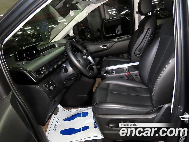 Hyundai Staria 2025 — photo 10