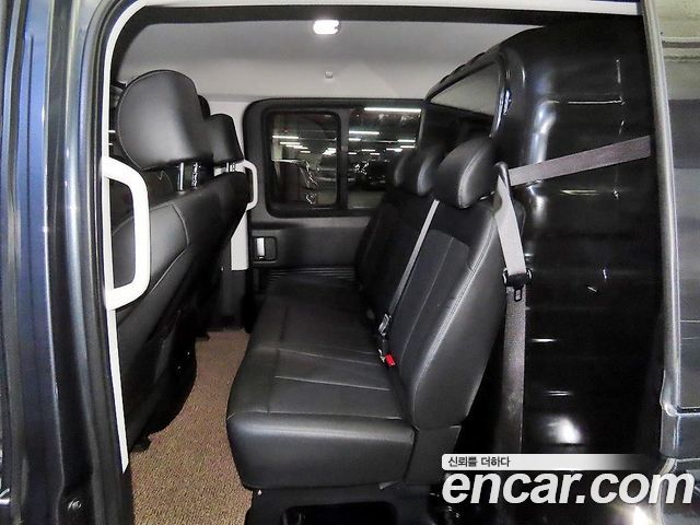 Hyundai Staria 2025 — photo 11