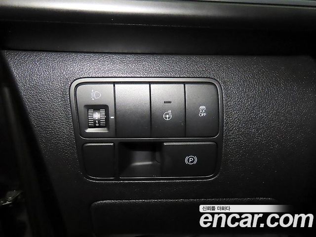Hyundai Staria 2025 — photo 17