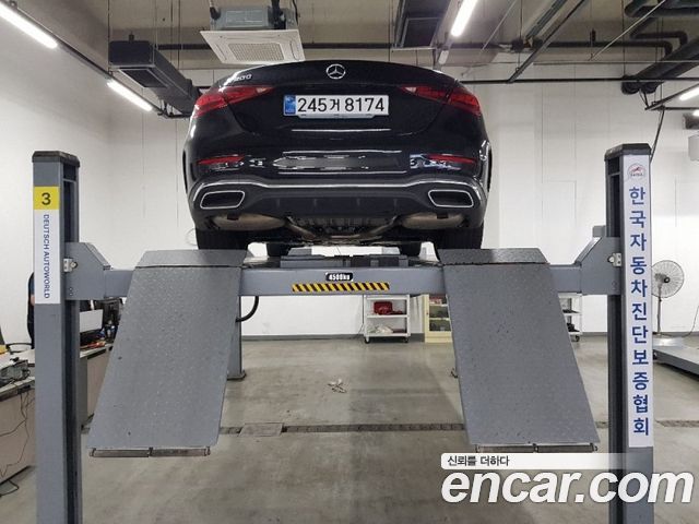 Mercedes-Benz C-Class 2025 — photo 2